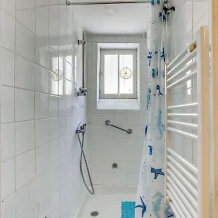 De Gaulle Apartment